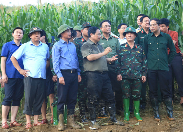 Thủ tướng Phạm Minh Chính đến hiện trường Làng Nủ chỉ đạo công tác tìm kiếm, cứu hộ, cứu nạn -0