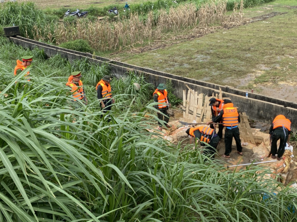 Bộ Tư lệnh Cảnh sát cơ động tiếp tục tăng cường giúp 7 địa phương khắc phục hậu quả mưa bão -2