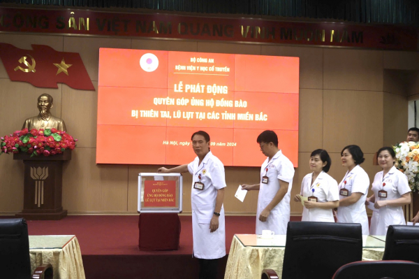 Công an các đơn vị, địa phương quyên góp, ủng hộ người dân bị thiệt hại bởi bão, lũ -0