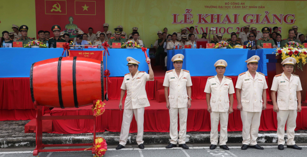 Trường Đại học CSND bước vào năm học mới với phong trào chung tay khắc phục hậu quả do bão, lũ -0