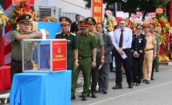 Trường Đại học CSND bước vào năm học mới với phong trào chung tay khắc phục hậu quả do bão, lũ -0