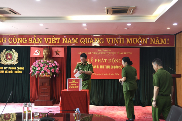 Công an các đơn vị, địa phương quyên góp, ủng hộ người dân bị thiệt hại bởi bão, lũ -0