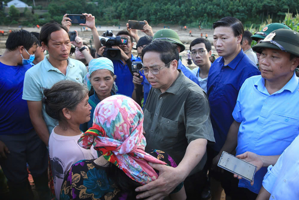 Thủ tướng Phạm Minh Chính đến hiện trường Làng Nủ chỉ đạo công tác tìm kiếm, cứu hộ, cứu nạn -0