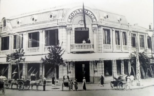6-hình ảnh godard thương mại cũ đầu phố hàng bài-tràng tiền.jpg -1