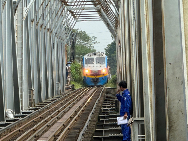 Đường sắt đang thử tải trên cầu Đuống, cầu Long Biên để chuẩn bị mở cầu lưu thông -0