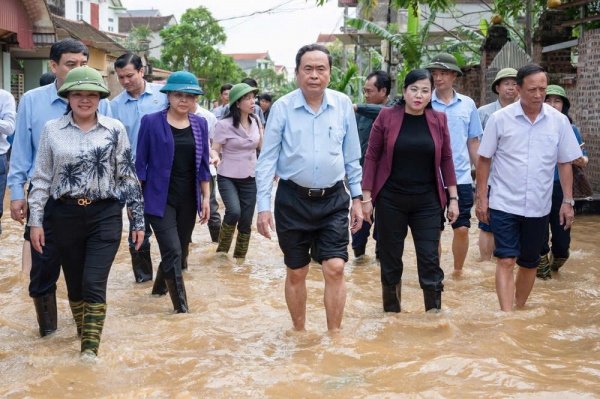 Bảo vệ tuyệt đối an toàn các đồng chí lãnh đạo Đảng, Nhà nước đi thị sát tình hình mưa lũ, cứu hộ, cứu nạn -0