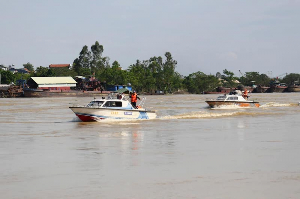 Công an tỉnh Phú Thọ phối hợp với các lực lượng thực hiện tìm kiếm cứu hộ, cứu nạn sự cố sập cầu Phong Châu -5