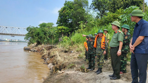 Công an tỉnh Phú Thọ phối hợp với các lực lượng thực hiện tìm kiếm cứu hộ, cứu nạn sự cố sập cầu Phong Châu -2