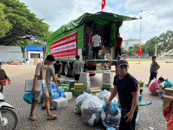 Ấm áp hai tiếng “đồng bào” -0