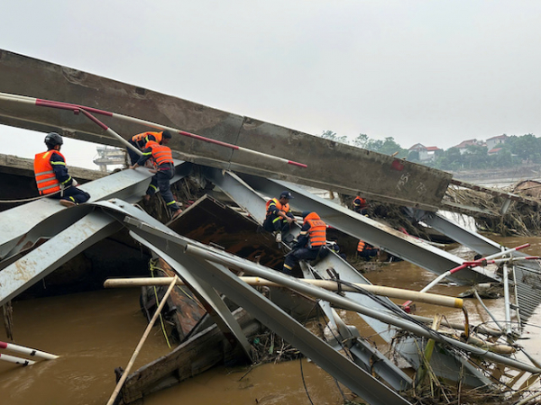 Chưa tìm thấy nạn nhân trong ca bin xe. -2