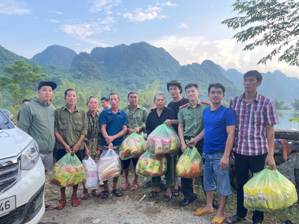 Cao Bằng: Xóm núi ngập sâu, nhiều ngôi nhà, tuyến giao thông bị chìm trong biển nước -0