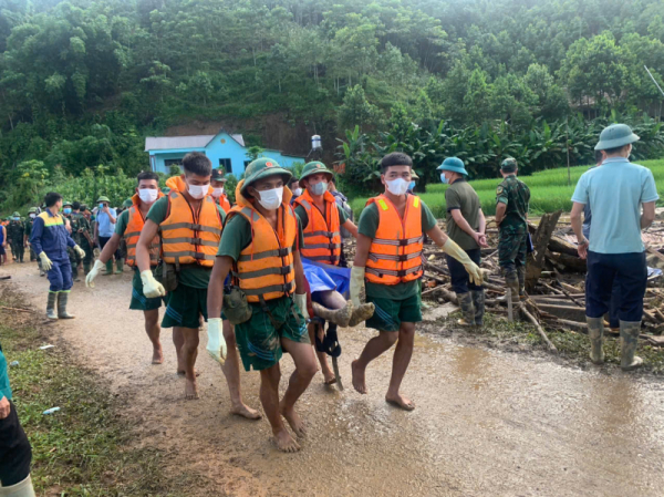 Cảnh giác với “bão” tin giả mùa mưa lũ -0