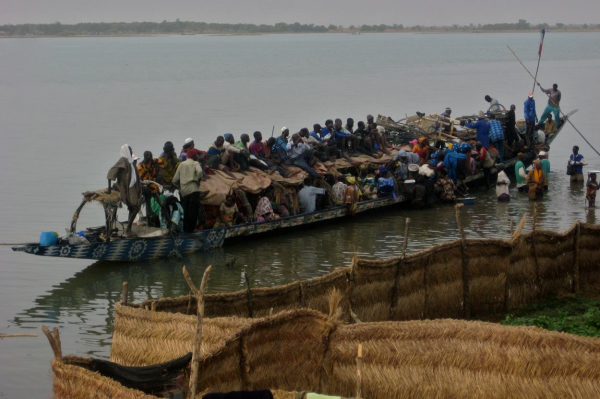 Lật thuyền chở nông dân đi làm ở Nigeria, 64 người thiệt mạng -0