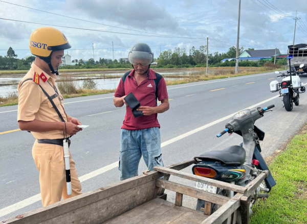 Sóc Trăng xử lý nghiêm xe ba, bốn bánh tự chế -0