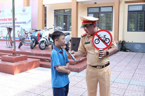 Ra mắt mô hình “Cổng trường an toàn giao thông” -1