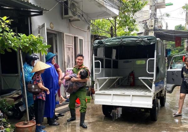 Hà Nội căng mình sau siêu bão -0