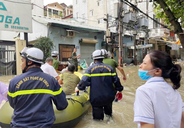 Hà Nội căng mình sau siêu bão -0