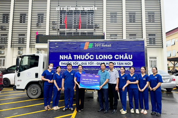 FPT Long Châu điều động nhanh 10 tấn thuốc, phối hợp với các đơn vị hỗ trợ người dân vùng bão lũ -1