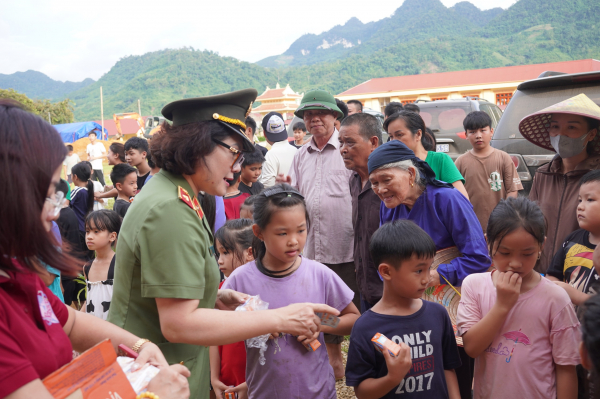 Đoàn Thanh niên, Hội phụ nữ và Công đoàn CAND tiếp tục đồng hành cùng nhân dân và CBCS khắc phục hậu quả thiên tai -0