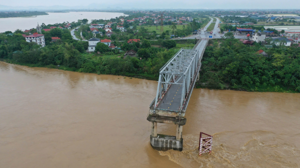 Thủ tướng chỉ đạo xây mới cầu Phong Châu kiên cố -0