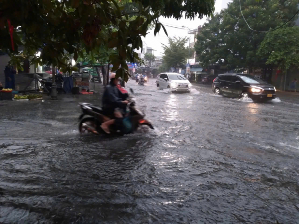 Mưa lớn gây ngập nhiều đoạn đường, khu vực dân cư tại Đà Nẵng -0