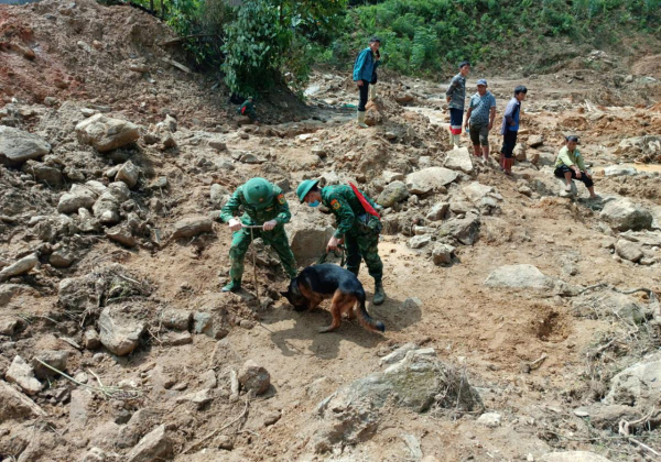 Tìm thấy thêm một thi thể nạn nhân sạt lở đất ở Nậm Tông -0