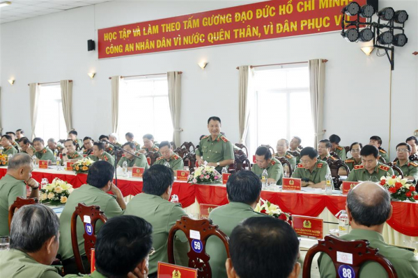 Police forces review task of ensuring security and order in Mekong Delta -0