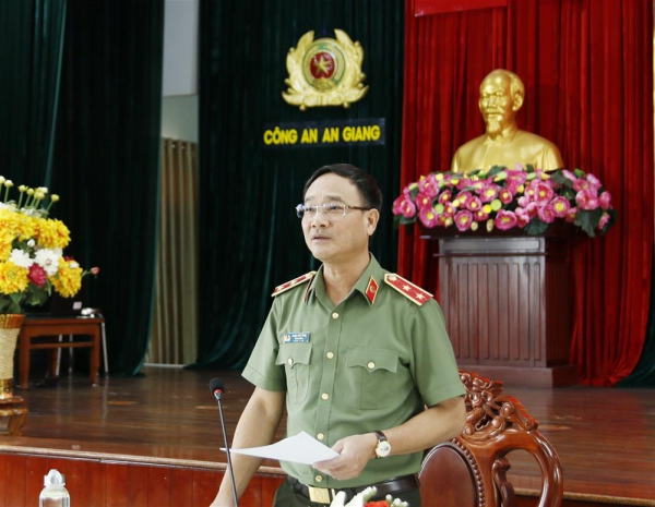 Police forces review task of ensuring security and order in Mekong Delta -0