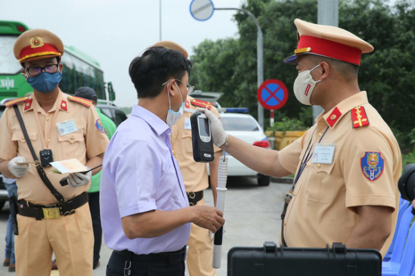 Nghiên cấm bao che cho cán bộ, công chức, viên chức vi phạm nồng độ cồn -0