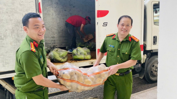 Cục Cảnh sát hình sự, Công an Hoà Bình ủng hộ đồng bào khắc phục hậu quả bão lũ -0