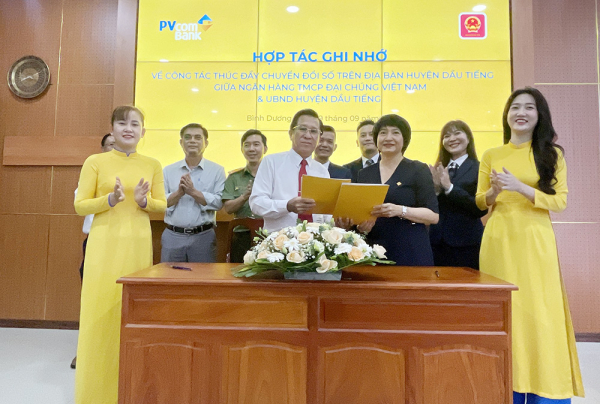 PVcomBank và UBND huyện Dầu Tiếng ký kết hợp tác về thúc đẩy chuyển đổi số -0