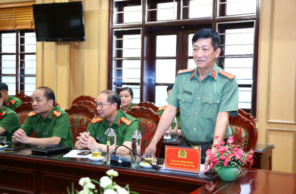 Trao gửi yêu thương, sẻ chia khó khăn với đồng bào Bắc Kạn -0