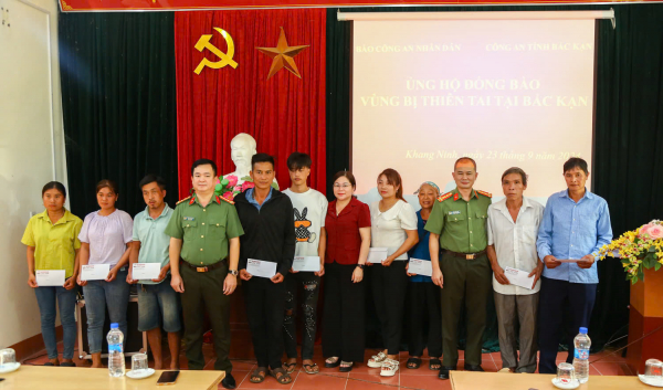 Trao gửi yêu thương, sẻ chia khó khăn với đồng bào Bắc Kạn -0