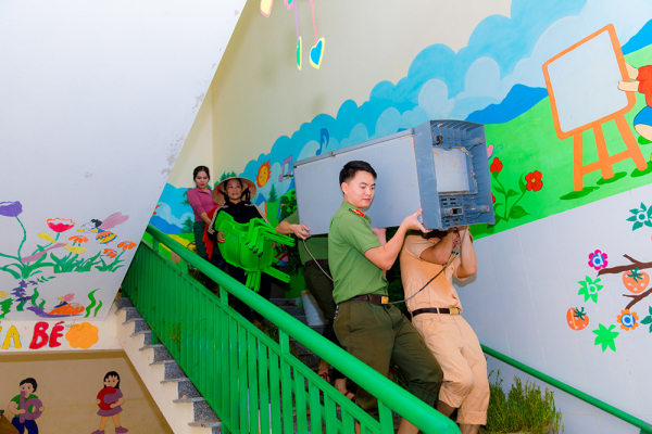 Công an Hương Sơn bám địa bàn, khắc phục hậu quả mưa lũ -2