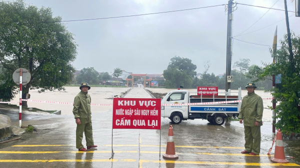 Công an Hương Sơn bám địa bàn, khắc phục hậu quả mưa lũ -2