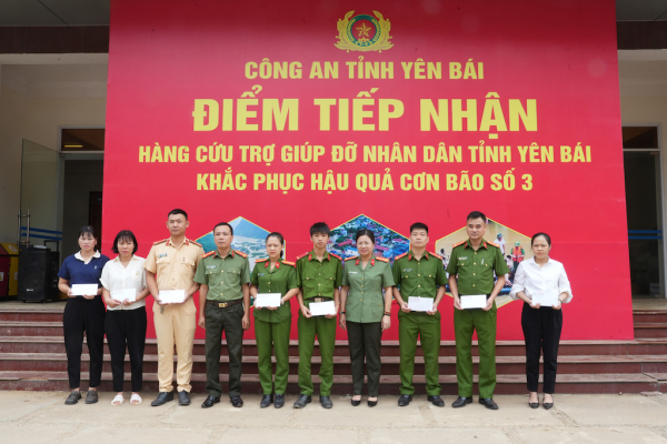 Báo CAND và các nhà hảo tâm chung tay cùng Yên Bái -0