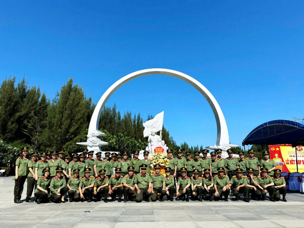 San sẻ yêu thương với đồng bào miền núi phía Tây Nam Khánh Hòa -0