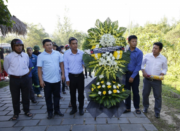 Phu nhân Đại tướng Võ Nguyên Giáp an nghỉ ở Vũng Chùa - Đảo Yến -0