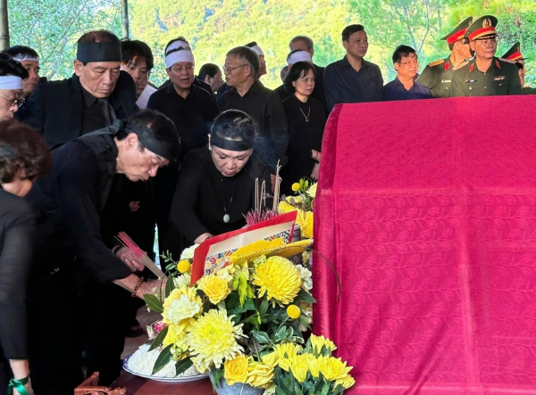 Phu nhân Đại tướng Võ Nguyên Giáp an nghỉ ở Vũng Chùa - Đảo Yến -0