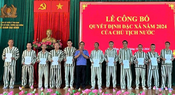 Các trại giam đồng loạt công bố quyết định đặc xá -0