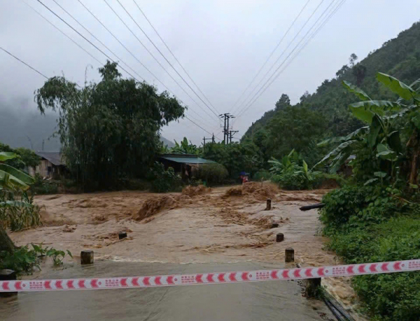 Mưa lớn gây lũ, sạt lở đất tại nhiều nơi tại Yên Bái -1