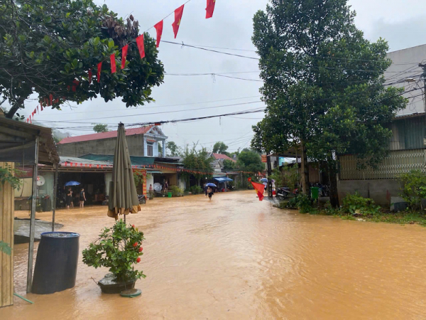 Mưa lớn gây lũ, sạt lở đất tại nhiều nơi tại Yên Bái -2