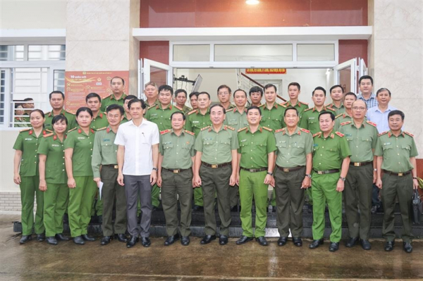 Deputy Minister Tran Quoc To visits grassroots-level police units -0