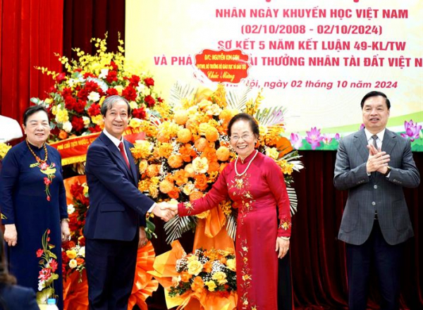 Khuyến học nhưng không khuyến thành tích, khuyến tài không thúc đẩy sự háo danh -0