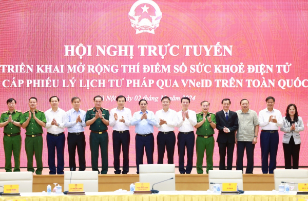 Thủ tướng bấm nút thí điểm Sổ sức khỏe điện tử và cấp Phiếu lý lịch tư pháp qua VNeID trên toàn quốc -0