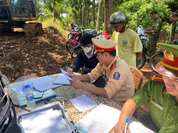 Bình Phước ra quân xử lý học sinh vi phạm pháp luật về giao thông -4
