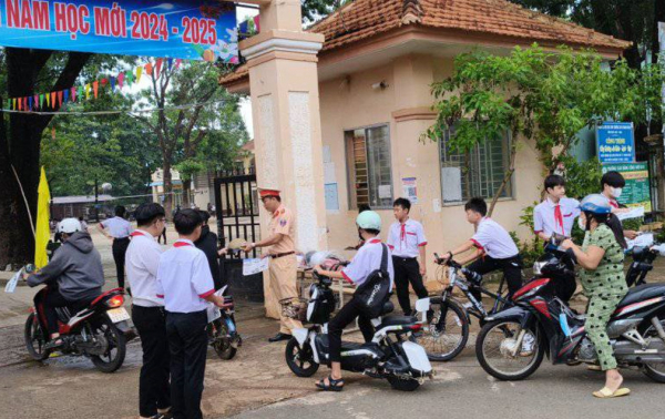 Bình Phước ra quân xử lý học sinh vi phạm pháp luật về giao thông -6