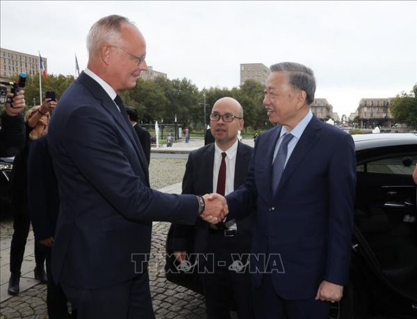 Tổng Bí thư, Chủ tịch nước Tô Lâm gặp và làm việc với cựu Thủ tướng Pháp Edouard Philippe -0