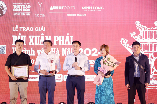 GS.TS.KTS Hoàng Đạo Kính nhận Giải thưởng Lớn của giải Bùi Xuân Phái – Vì Tình yêu Hà Nội -0