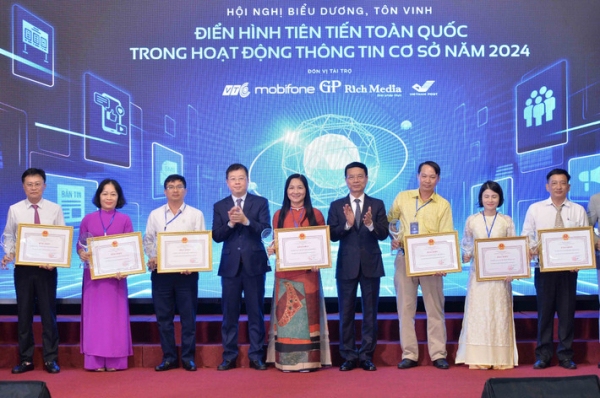 Tôn vinh 120 điển hình tiên tiến toàn quốc trong công tác thông tin cơ sở -0